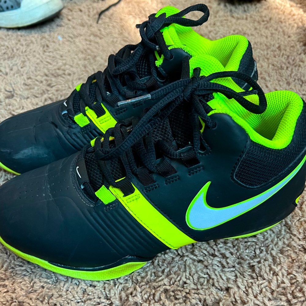 Nike black and neon yellow 3.5 y